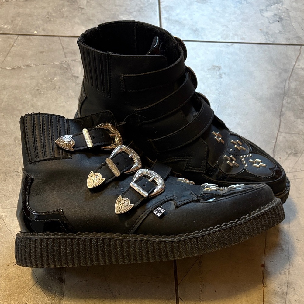TUK Black Ankle Boots with Silver Accents sz 9